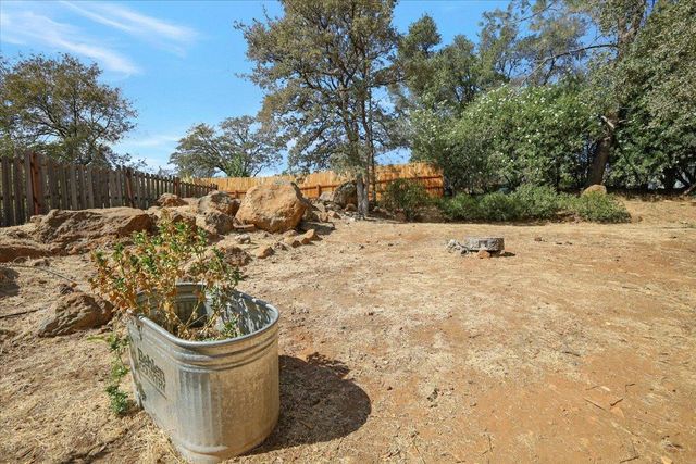 18744 Joseph Dr, Grass Valley, CA 95949