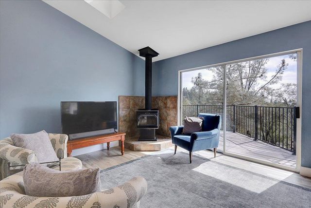 18744 Joseph Dr, Grass Valley, CA 95949