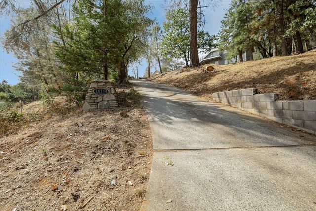 18744 Joseph Dr, Grass Valley, CA 95949