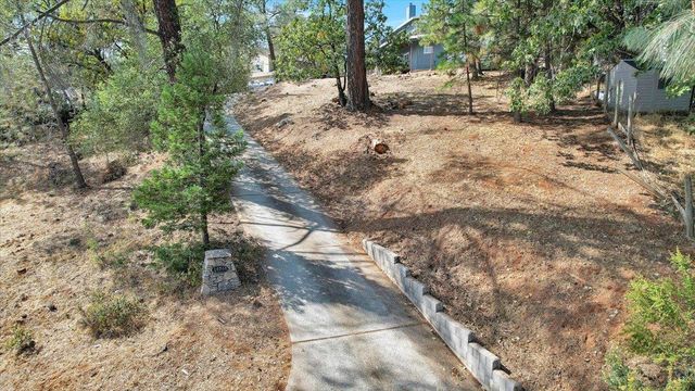 18744 Joseph Dr, Grass Valley, CA 95949