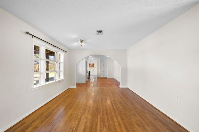 215 Fairbanks Street, Houston, TX 77009