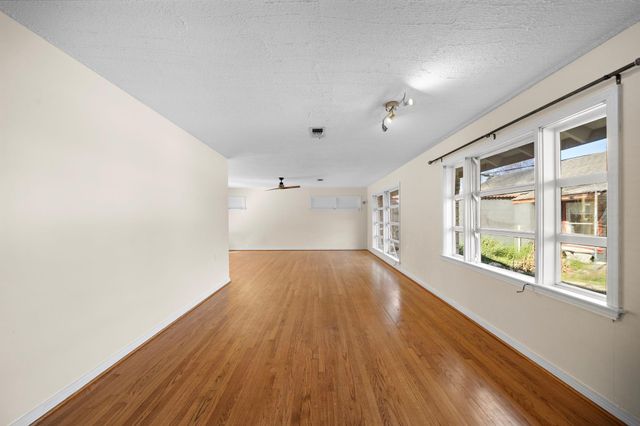 215 Fairbanks Street, Houston, TX 77009