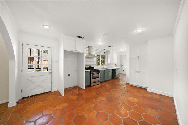 215 Fairbanks Street, Houston, TX 77009