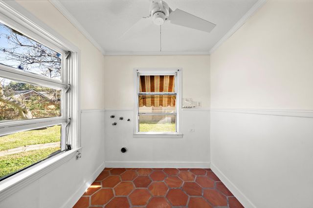 215 Fairbanks Street, Houston, TX 77009