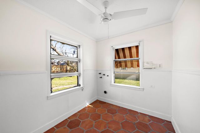 215 Fairbanks Street, Houston, TX 77009