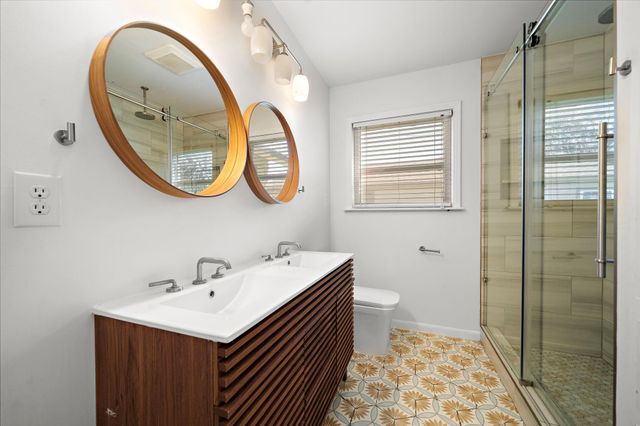 215 Fairbanks Street, Houston, TX 77009