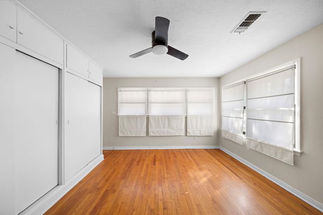 215 Fairbanks Street, Houston, TX 77009