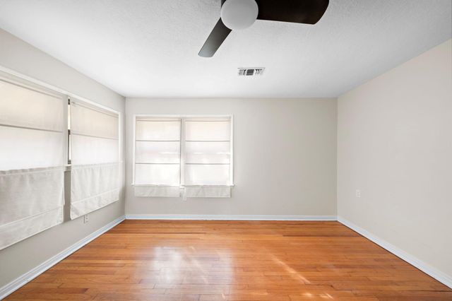 215 Fairbanks Street, Houston, TX 77009
