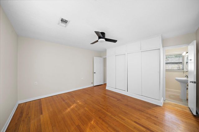215 Fairbanks Street, Houston, TX 77009