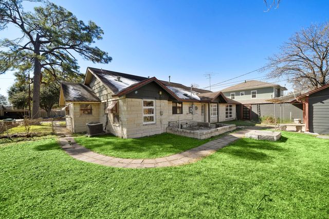 215 Fairbanks Street, Houston, TX 77009
