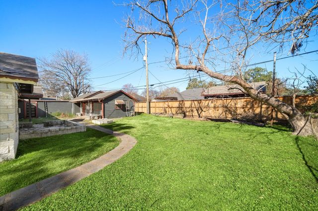 215 Fairbanks Street, Houston, TX 77009