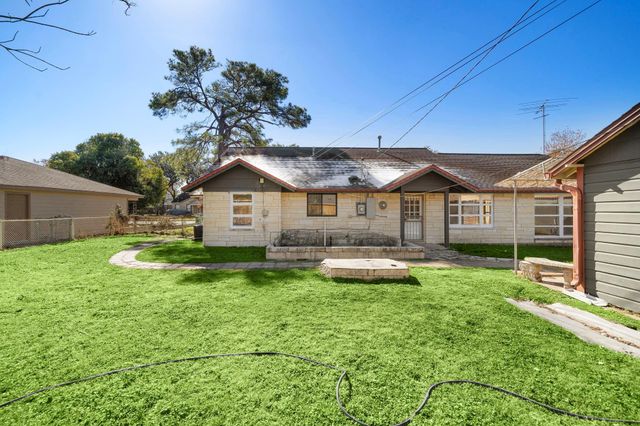 215 Fairbanks Street, Houston, TX 77009