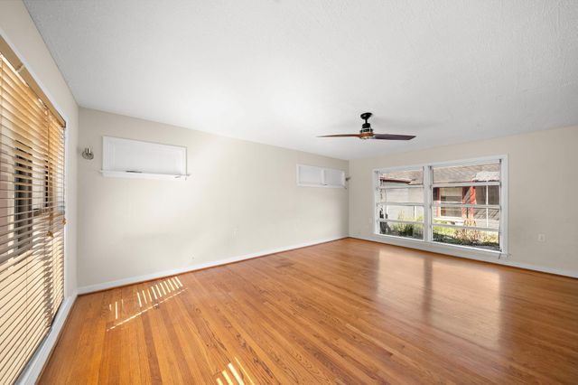 215 Fairbanks Street, Houston, TX 77009
