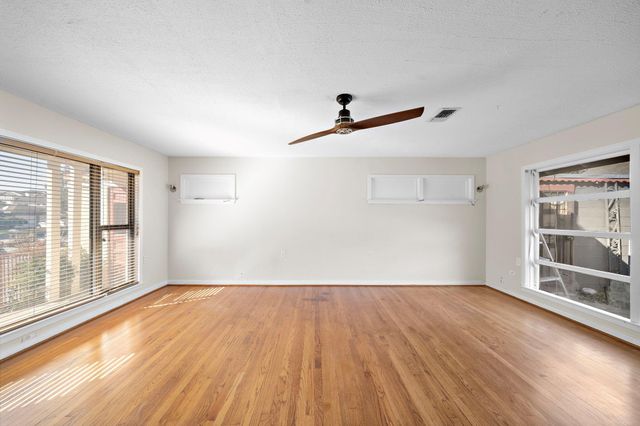 215 Fairbanks Street, Houston, TX 77009