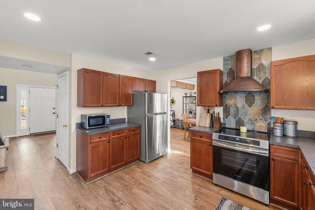 1105 HENRY DR, Winchester, VA 22602