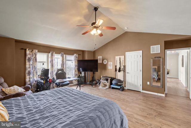 1105 HENRY DR, Winchester, VA 22602