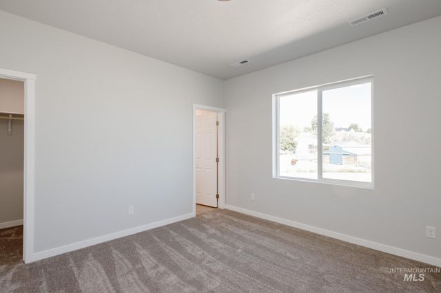 17238 N Swan Springs Pl, Nampa, ID 83687