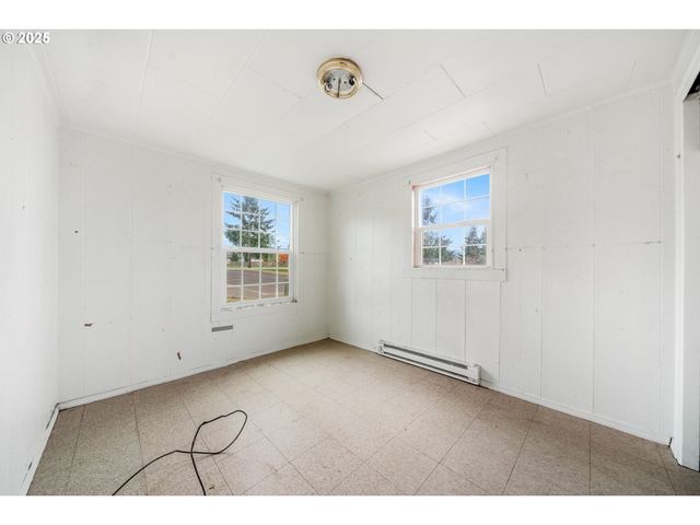 810 JOHNSON Ave, Cottage Grove, OR 97424