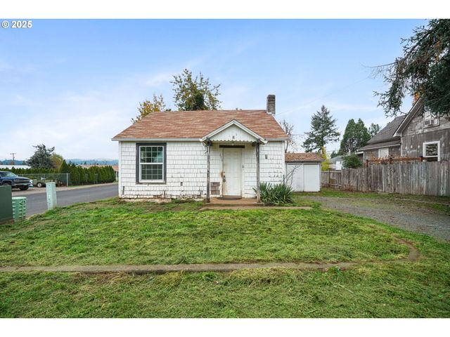 810 JOHNSON Ave, Cottage Grove, OR 97424