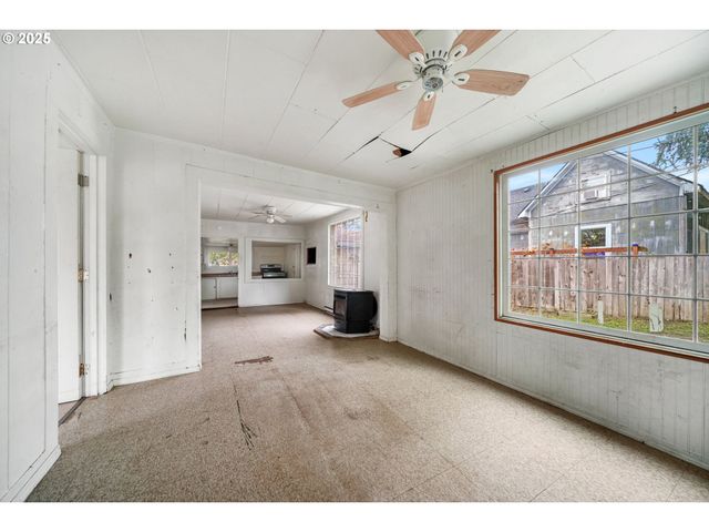 810 JOHNSON Ave, Cottage Grove, OR 97424