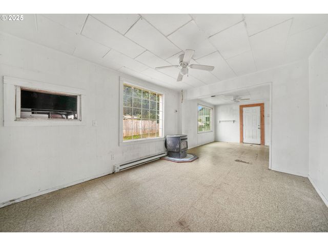 810 JOHNSON Ave, Cottage Grove, OR 97424