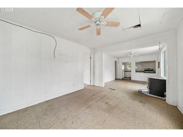 810 JOHNSON Ave, Cottage Grove, OR 97424