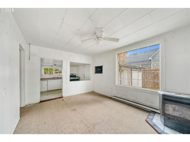 810 JOHNSON Ave, Cottage Grove, OR 97424