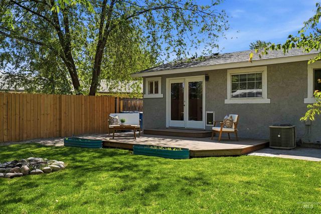 9 S Canyon Dr, Middleton, ID 83644