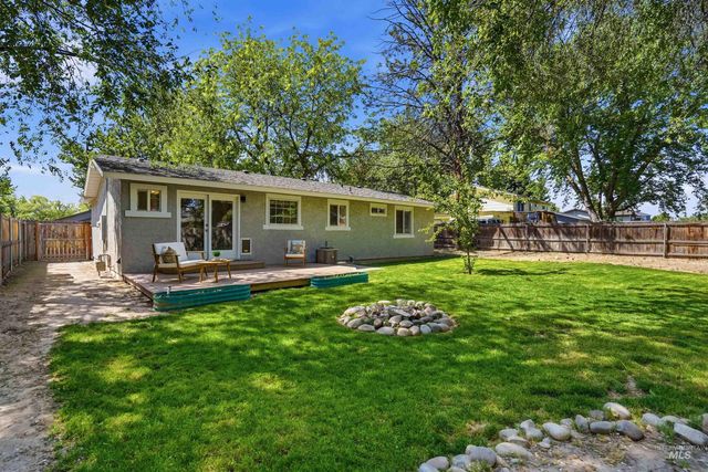 9 S Canyon Dr, Middleton, ID 83644