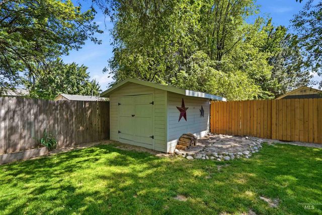 9 S Canyon Dr, Middleton, ID 83644