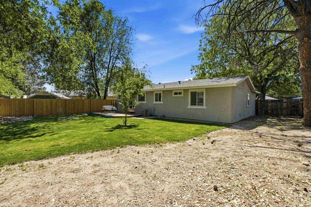 9 S Canyon Dr, Middleton, ID 83644