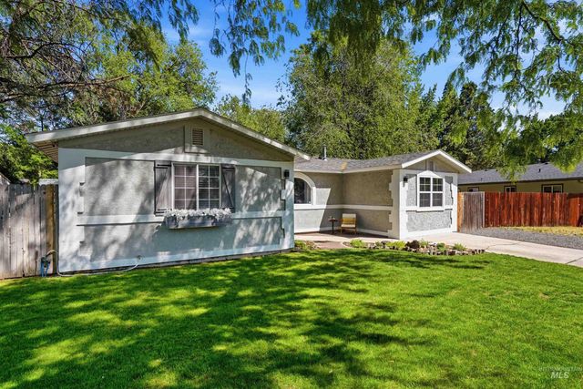 9 S Canyon Dr, Middleton, ID 83644