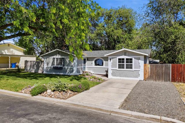 9 S Canyon Dr, Middleton, ID 83644