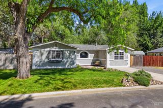 9 S Canyon Dr, Middleton, ID 83644
