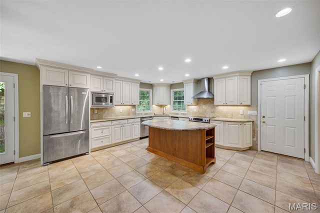 12819 Huntercreek Road, Des Peres, MO 63131