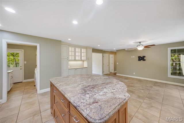 12819 Huntercreek Road, Des Peres, MO 63131
