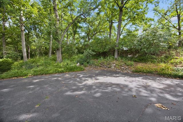 12819 Huntercreek Road, Des Peres, MO 63131