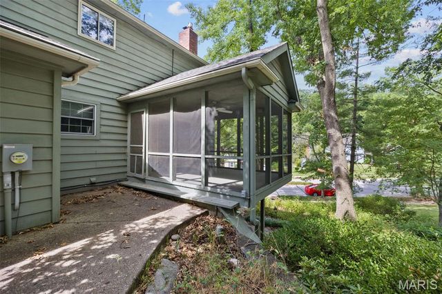 12819 Huntercreek Road, Des Peres, MO 63131