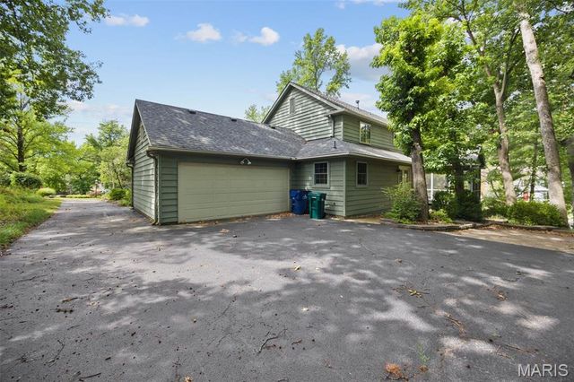 12819 Huntercreek Road, Des Peres, MO 63131