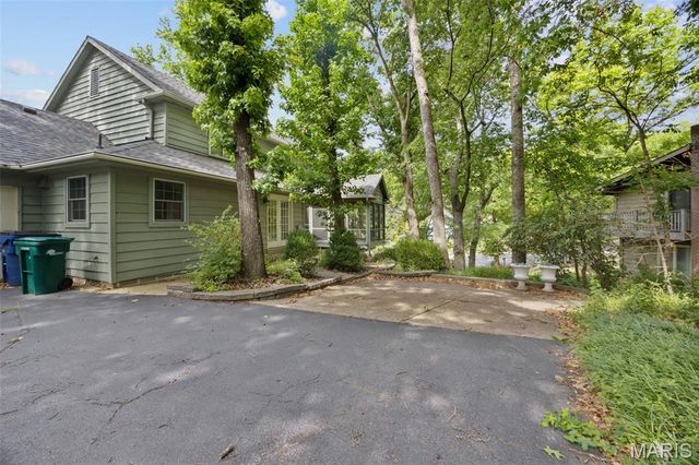 12819 Huntercreek Road, Des Peres, MO 63131