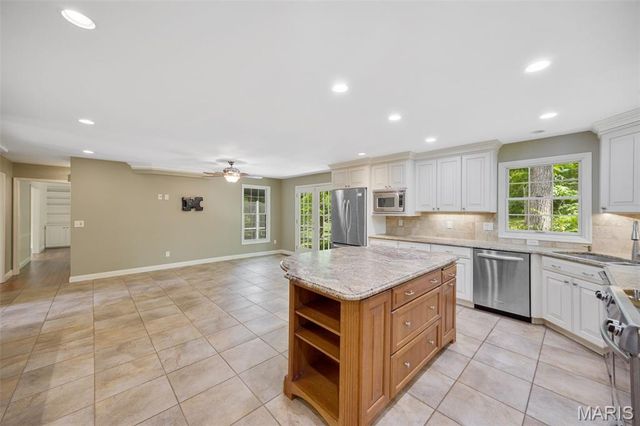 12819 Huntercreek Road, Des Peres, MO 63131