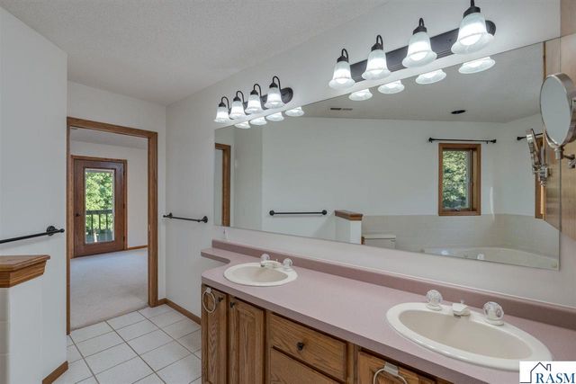 38102 Honeysuckle Lane, North Mankato, MN 56003