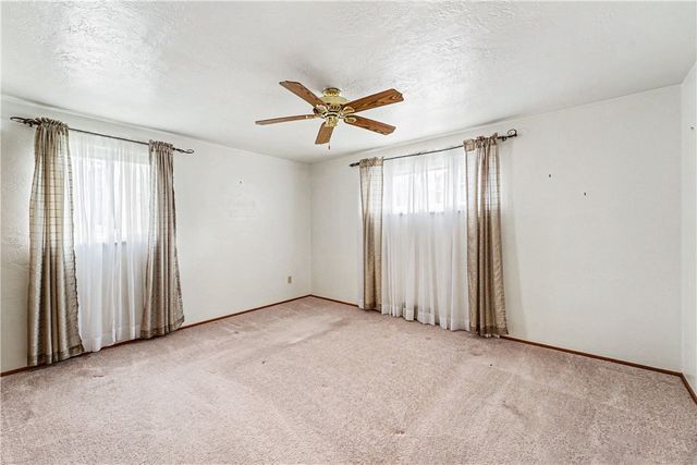 104 Longmount Dr, Ross Twp, PA 15214