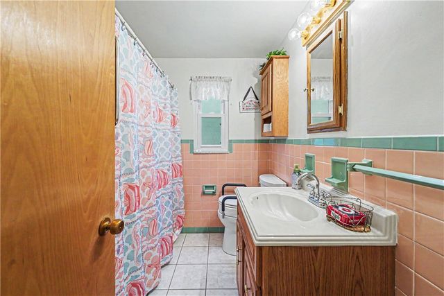 104 Longmount Dr, Ross Twp, PA 15214