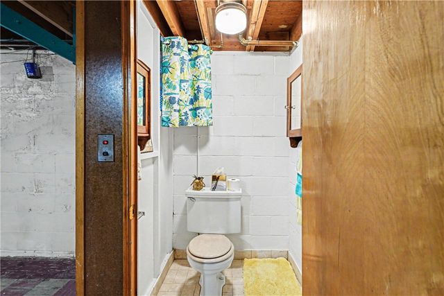 104 Longmount Dr, Ross Twp, PA 15214