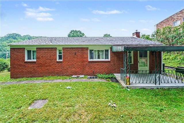 104 Longmount Dr, Ross Twp, PA 15214