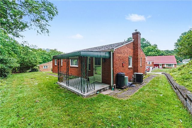 104 Longmount Dr, Ross Twp, PA 15214