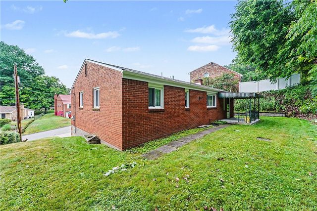 104 Longmount Dr, Ross Twp, PA 15214