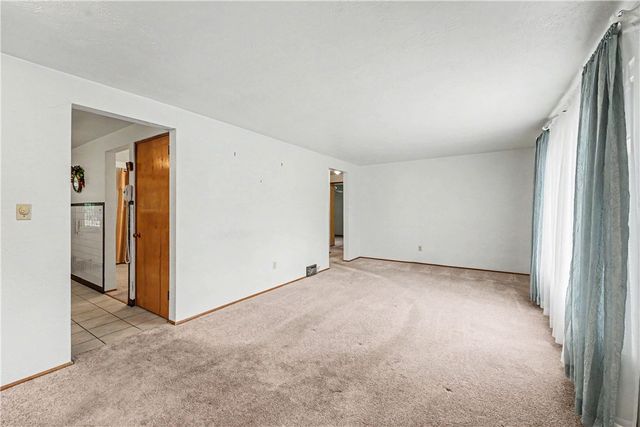 104 Longmount Dr, Ross Twp, PA 15214