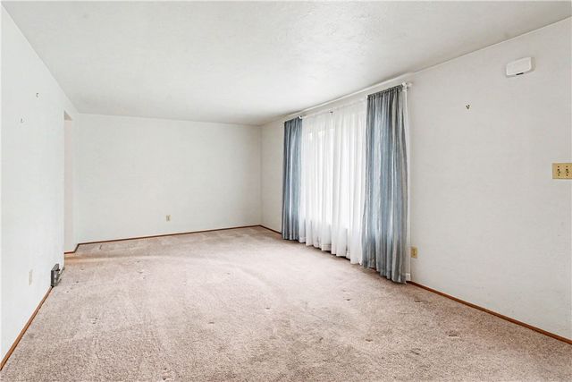 104 Longmount Dr, Ross Twp, PA 15214